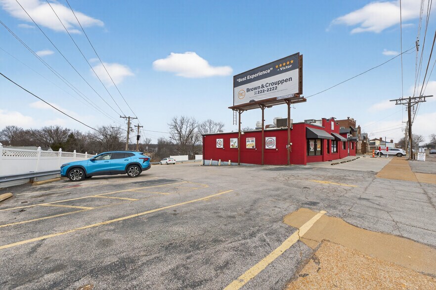 More Photos Of 8713 Gravois Rd, Saint Louis Restaurant For Lease