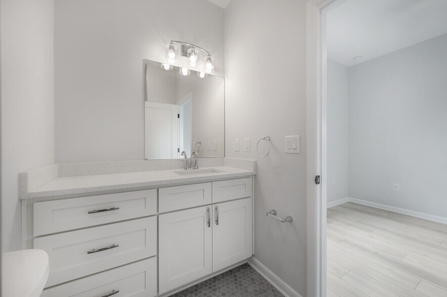 More Photos Of 3921 State St, Tampa Specialty For Sale