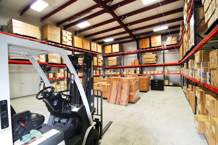 More Photos Of 124 Rose Ln, Frisco Warehouse For Lease