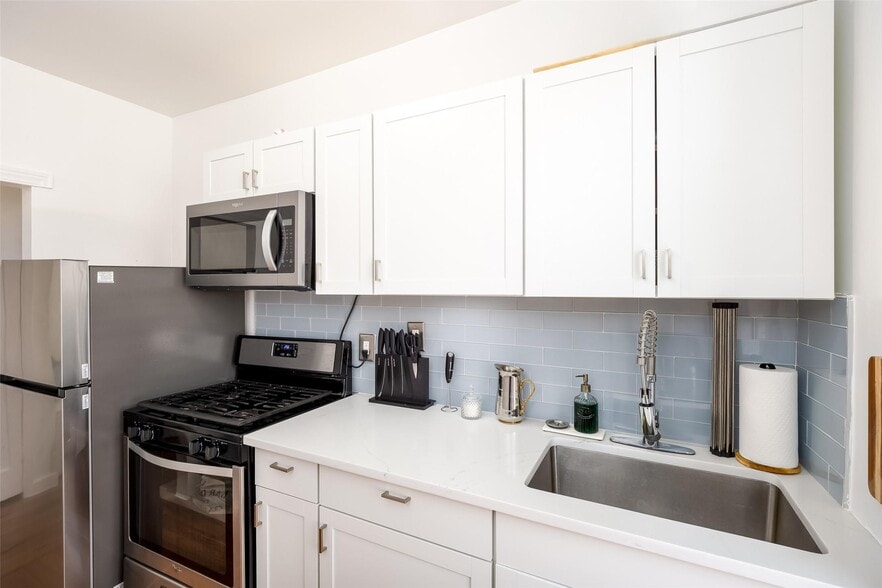 More Photos Of 910 Dinsmore Ave, Far Rockaway Apartments For Sale