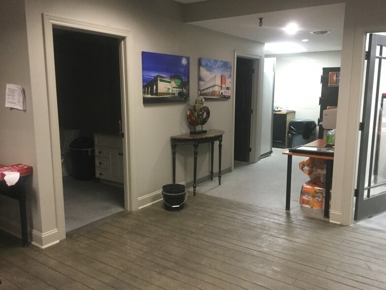 More Photos Of 303 N 13th St, Paducah Light Distribution For Lease