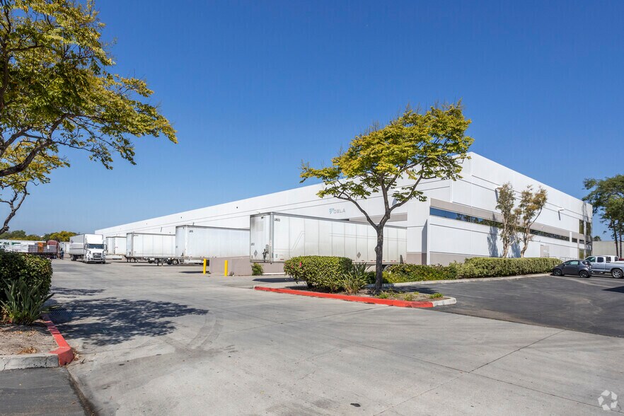 More Photos Of 9654 Siempre Viva Rd, San Diego Unknown For Lease