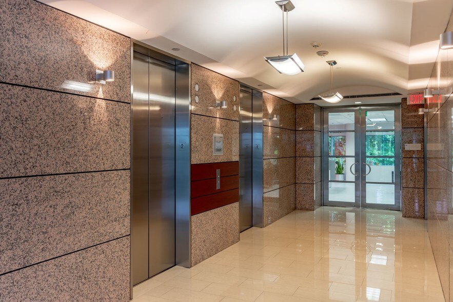 More Photos Of 14850 Quorum Dr, Dallas Office For Lease