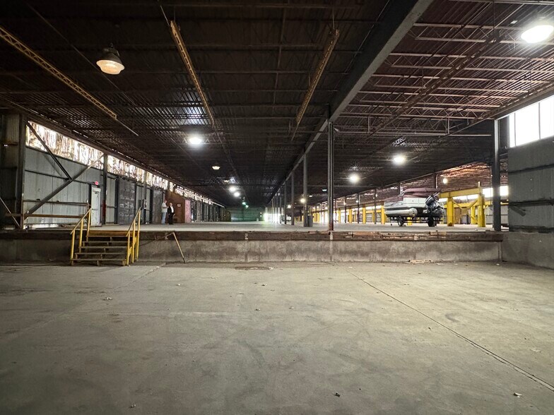 More Photos Of 1 Chicago Ave, Elizabeth Warehouse For Sale