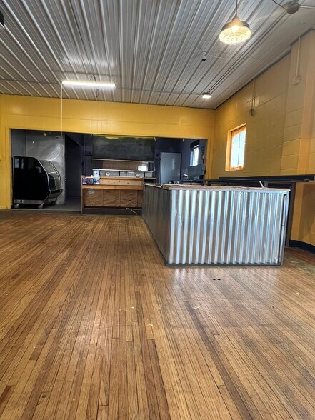 More Photos Of 720 S Broadway St, Greensburg Restaurant For Sale