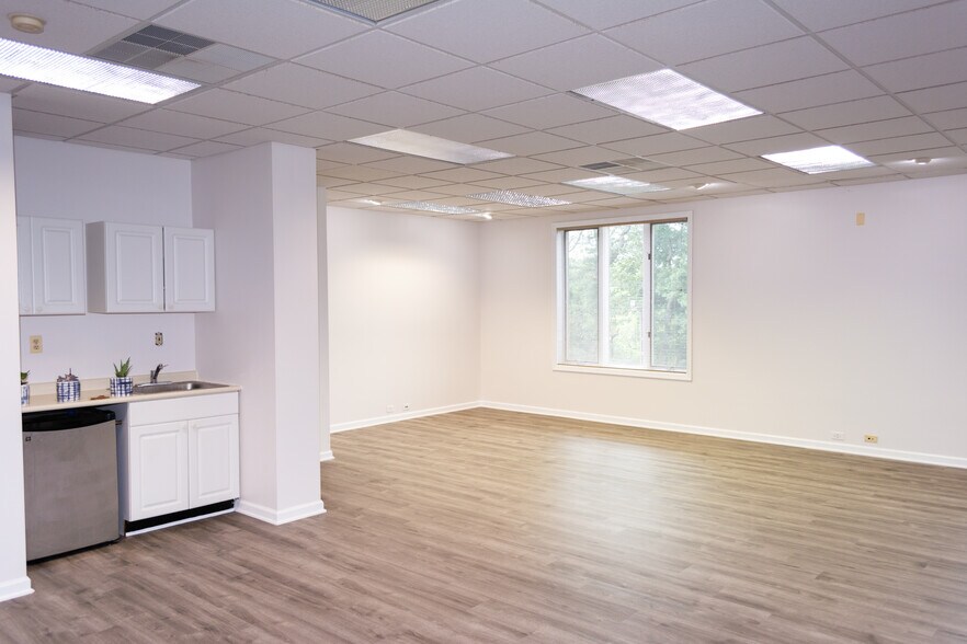 More Photos Of 821-824 Courtyard Dr, Hillsborough Office For Lease