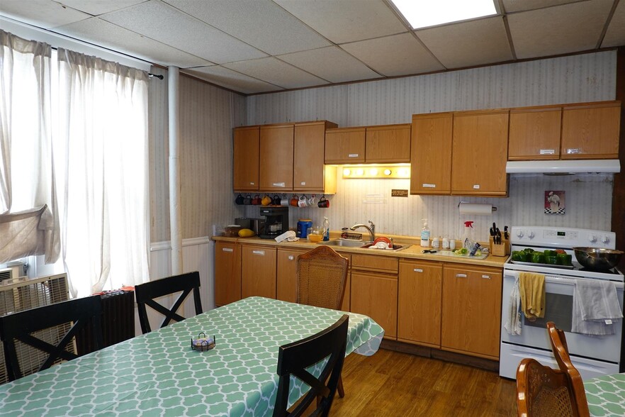 More Photos Of 1700 Monroe St, Stevens Point Apartments For Sale