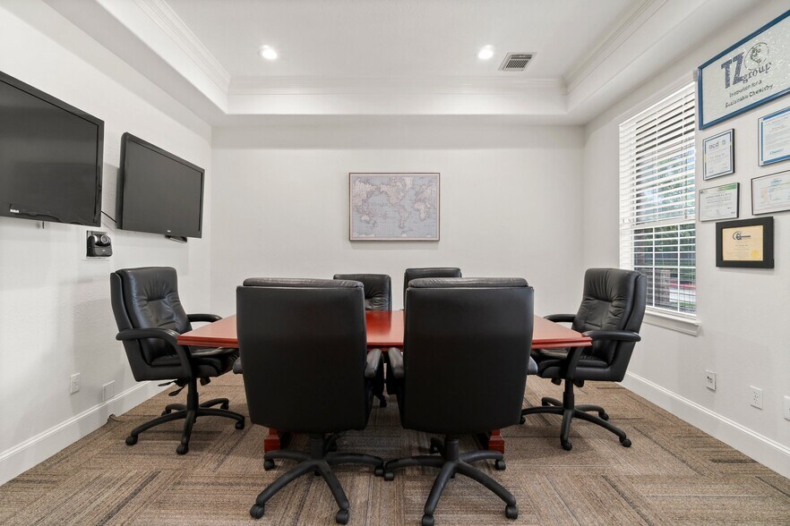 More Photos Of 25511 Budde Rd, The Woodlands Office For Sale