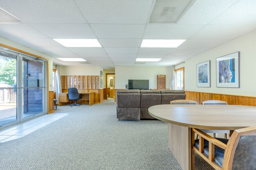 More Photos Of 45632 McKenzie Hwy, Vida Flex For Sale