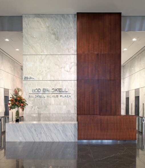 More Photos Of 600 Brickell Ave, Miami Office For Sale