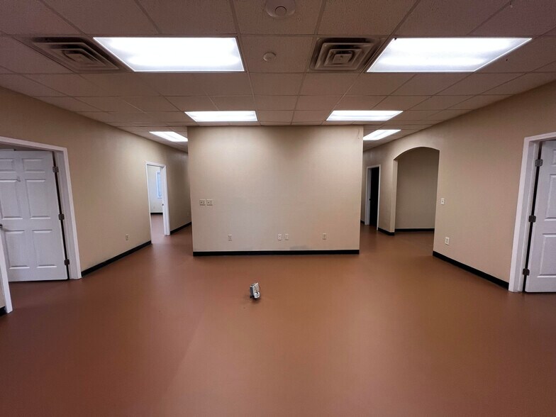 More Photos Of 1010 S Meadow Ave, Odessa Warehouse For Sale