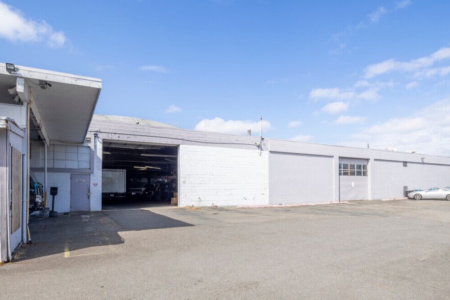 Primary Photo Of 14600 Ambaum Blvd SW, Burien Auto Repair For Lease