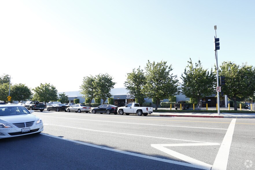 More Photos Of 21612-21642 Marilla St, Chatsworth Manufacturing For Lease