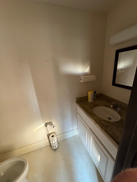 More Photos Of 200 San Marlo Way, Pacifica Office Residential For Lease