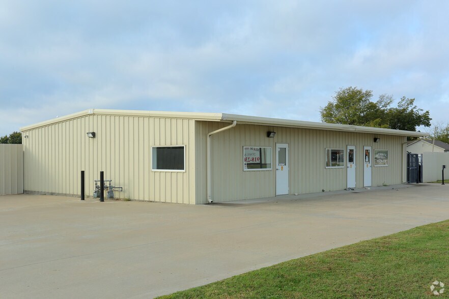 More Photos Of 25760 E Admiral Pl, Catoosa Self Storage For Lease