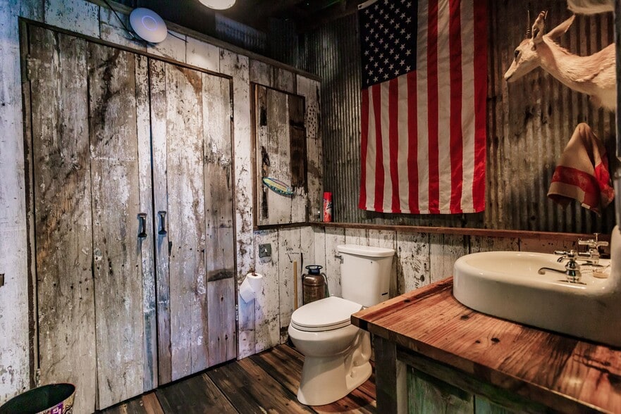 More Photos Of 16261 Pine Ridge Rd, Fort Myers Warehouse For Sale