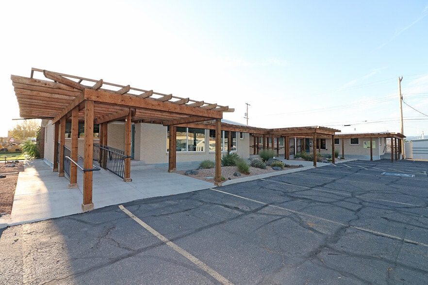 Primary Photo Of 403 Kennedy Ave, Grand Junction Medical For Sale