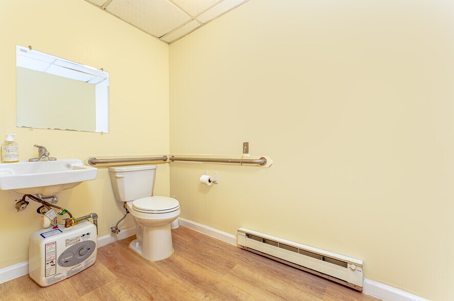 More Photos Of 540 E Main St, Branford Flex For Sale