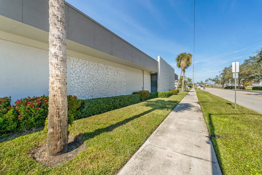 More Photos Of 2345 14th Ave, Vero Beach Medical For Sale