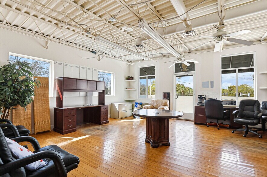 More Photos Of 6102 S Macdill Ave, Tampa Storefront For Lease