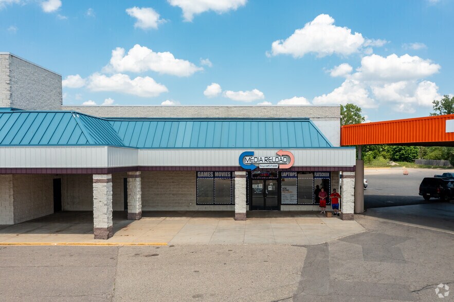 More Photos Of 4157-4245 E Court St, Burton Department Store For Sale