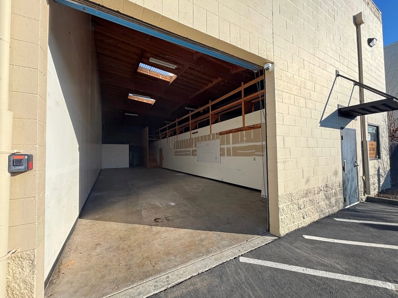 More Photos Of 3801 W Pacific Ave, Sacramento Warehouse For Lease