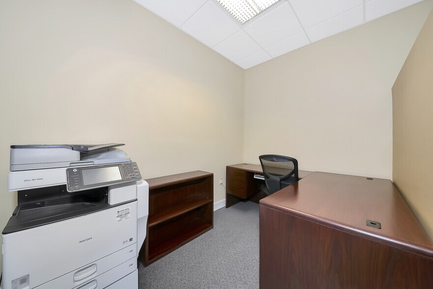 More Photos Of 6981 Curtiss Ave, Sarasota Medical For Lease