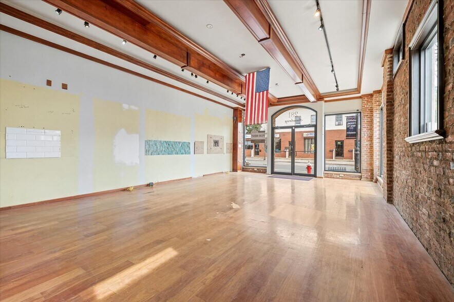More Photos Of 281 Broadway, Bethpage General Retail For Lease