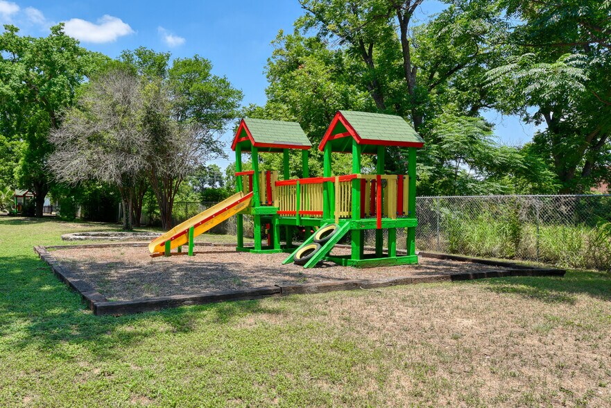 More Photos Of 737 W Mayfield Blvd, San Antonio Apartments For Sale