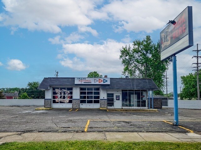 More Photos Of 33775 Ford Rd, Garden City Auto Repair For Lease