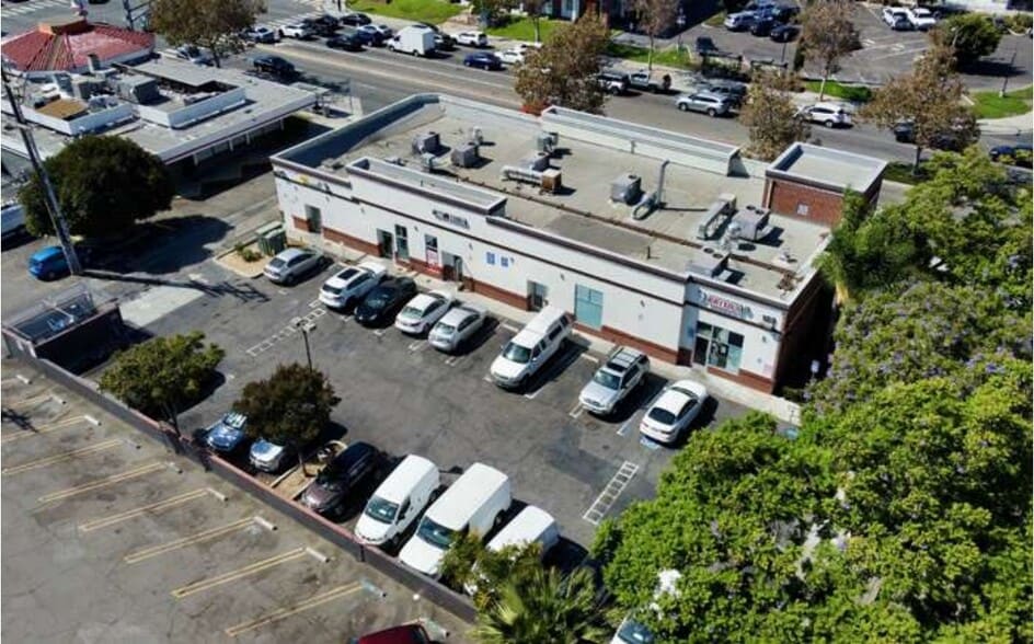 More Photos Of 122 E 17th St, Santa Ana Storefront For Sale