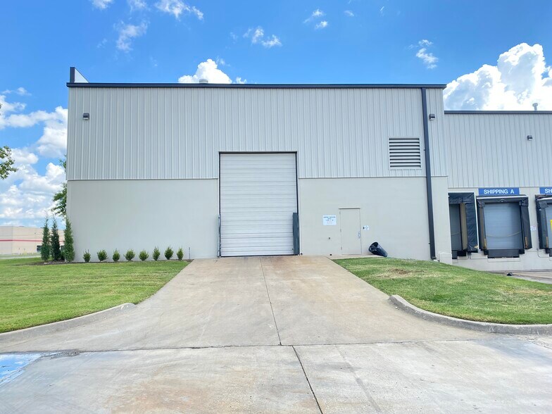More Photos Of 12322 E 55th St, Tulsa Distribution For Lease