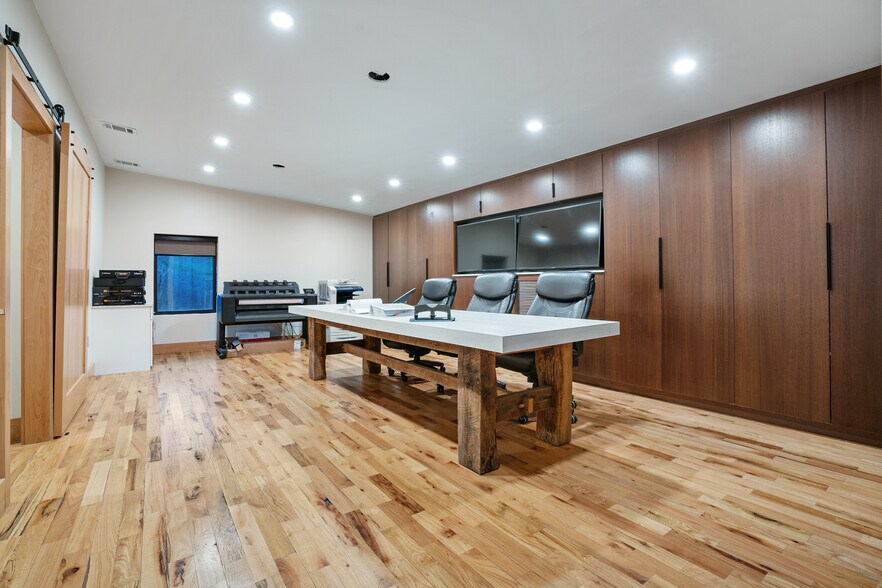 More Photos Of 91 W Hightower Dr, Dawsonville Warehouse For Sale