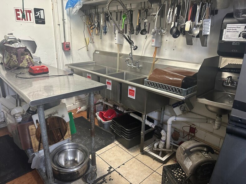 More Photos Of 1521 Margaret St, Jacksonville Restaurant For Lease