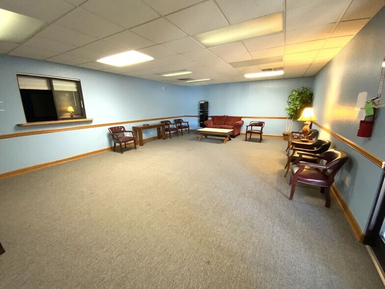 More Photos Of 2415 N Gateway Ave, Harriman Medical For Sale