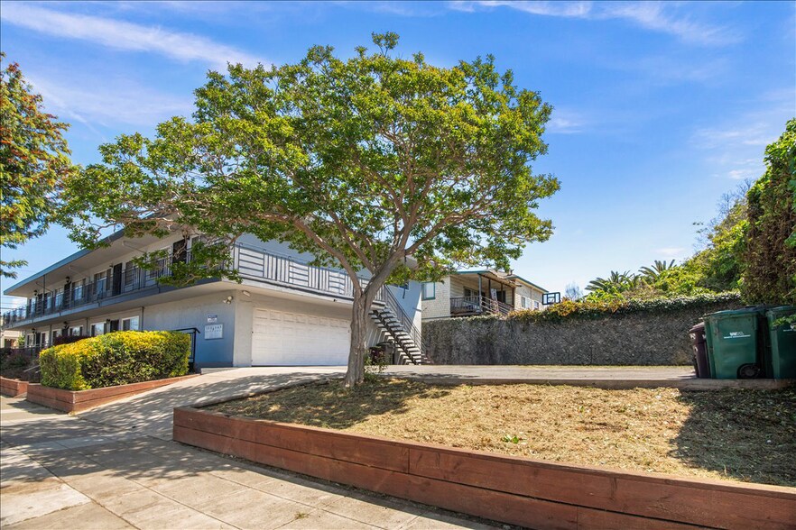 More Photos Of 2244 12th Ave, Oakland Apartments For Sale