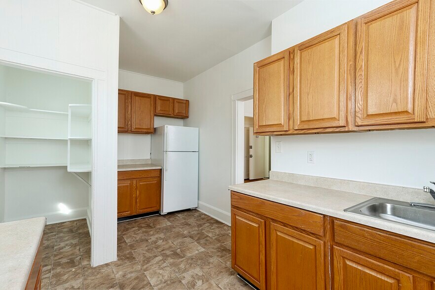 More Photos Of 2826 Windsor Ave, Baltimore Apartments For Sale