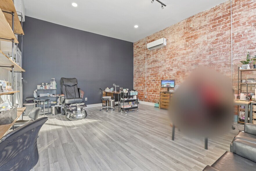 More Photos Of 14 W Depot St, Pataskala Showroom For Sale