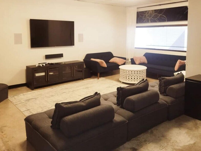 More Photos Of 2121 Market St, Galveston Coworking Space