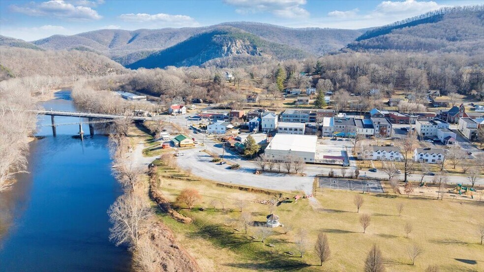 More Photos Of 630 Lowe St, Buchanan Restaurant For Sale