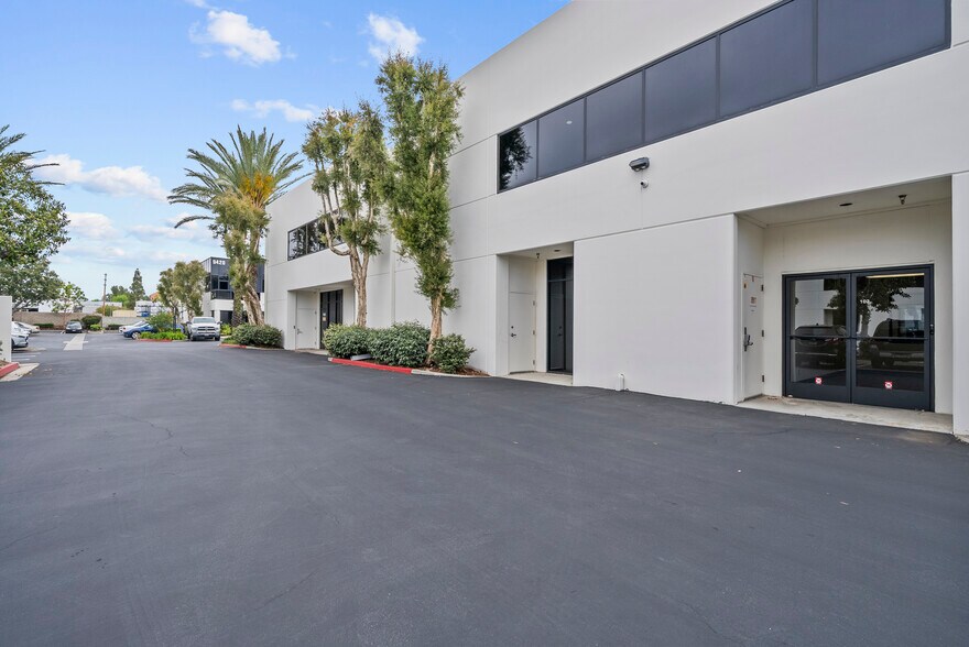 More Photos Of 9410 Topanga Canyon Blvd, Chatsworth Office For Lease