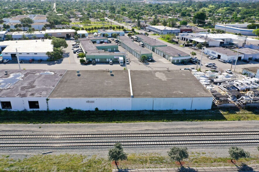 More Photos Of 2521 NE 4th Ave, Pompano Beach Flex For Lease