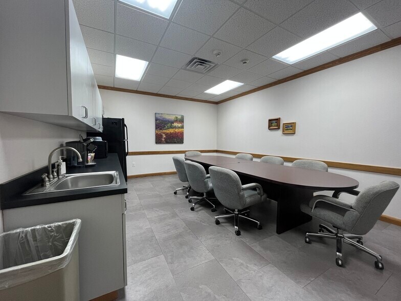 More Photos Of 10858 FM 346 W, Flint Office For Sale