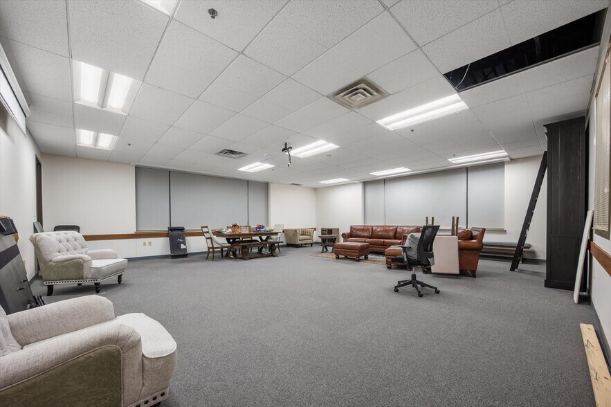 More Photos Of 3500 Federal Dr, Eagan Office For Sale