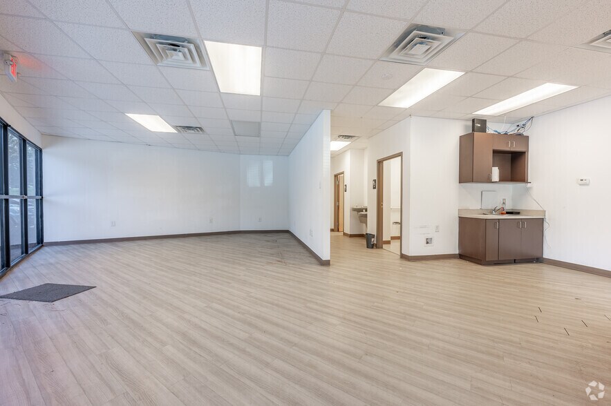 More Photos Of 6500 McDonough Dr, Norcross Showroom For Lease
