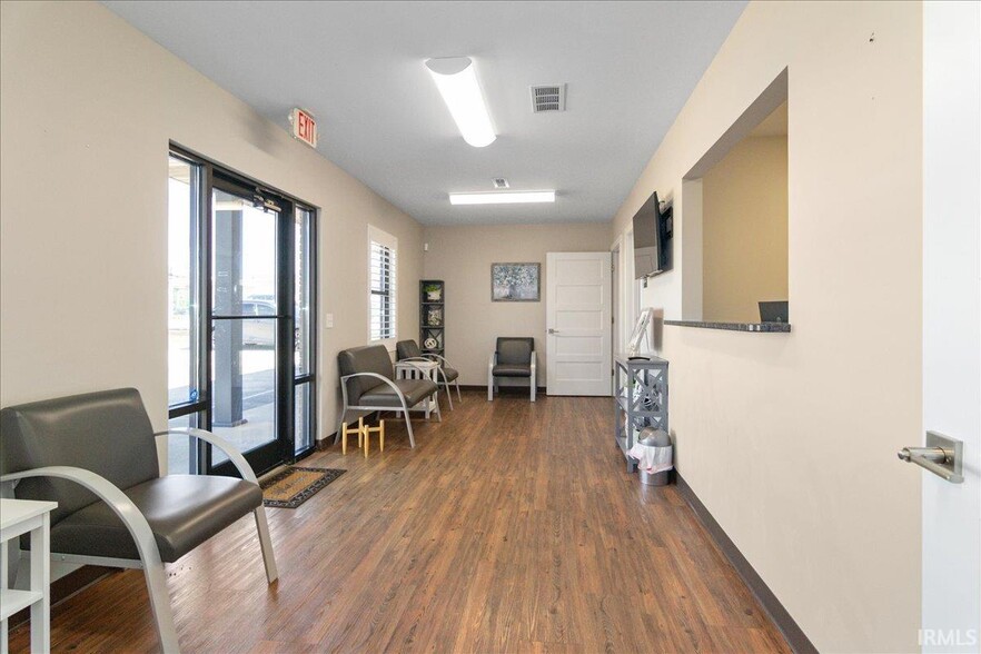 More Photos Of 310 S 5th Ave, Princeton Office For Sale