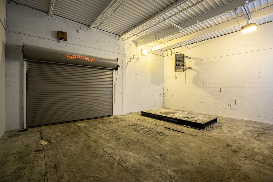 More Photos Of 445 Holton St, Sparta Warehouse For Lease