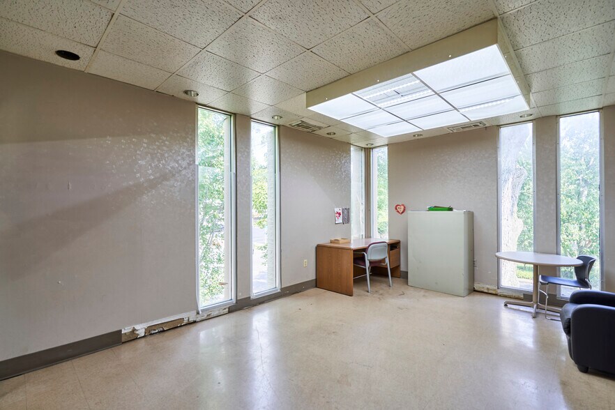 More Photos Of 682 W Market St, Akron Medical For Sale