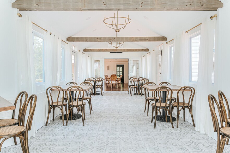 More Photos Of 1329 Commerce Rd, Staunton Hotel For Sale