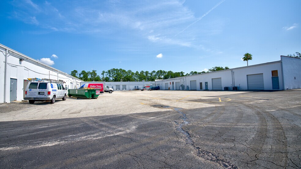 More Photos Of 8535 Baymeadows Rd, Jacksonville Unknown For Lease